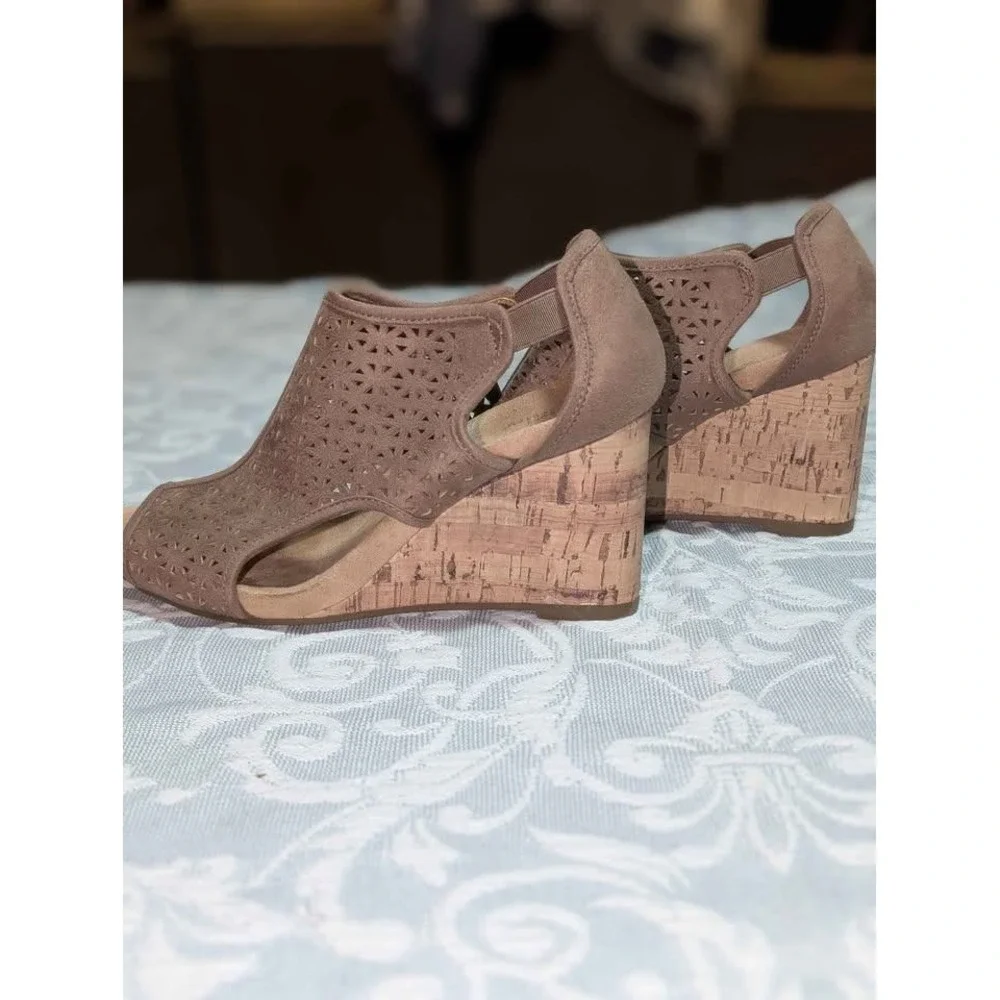 LifeStride Hinx 2 Taupe Cork Wedge Sandals‎ Peep Toe Cutout 6.5M
